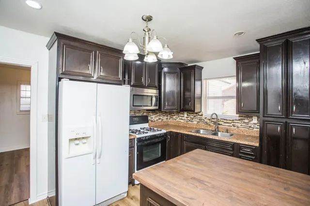 Photo 8 — 1308 Avenue A, Levelland, TX 79336