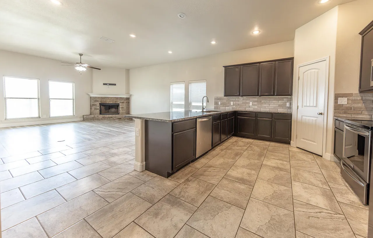 Photo 5 — 7031 37th Street, Lubbock, TX 79407