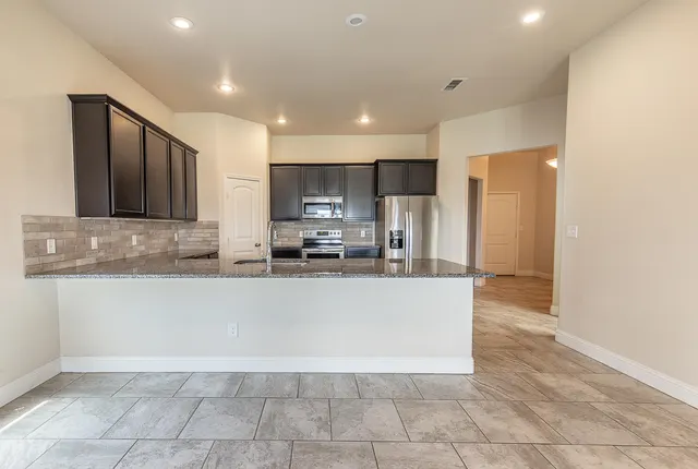 Photo 6 — 7031 37th Street, Lubbock, TX 79407