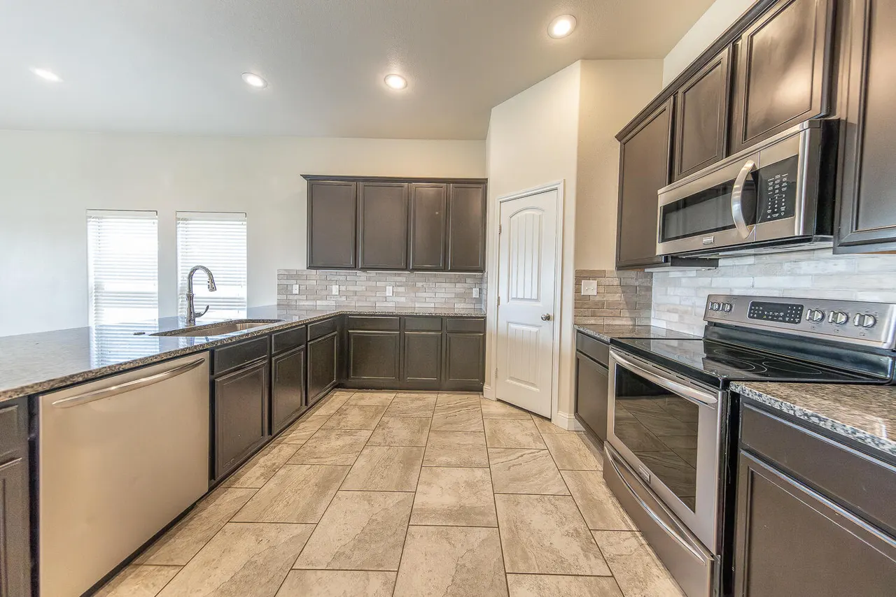 Photo 3 — 7031 37th Street, Lubbock, TX 79407