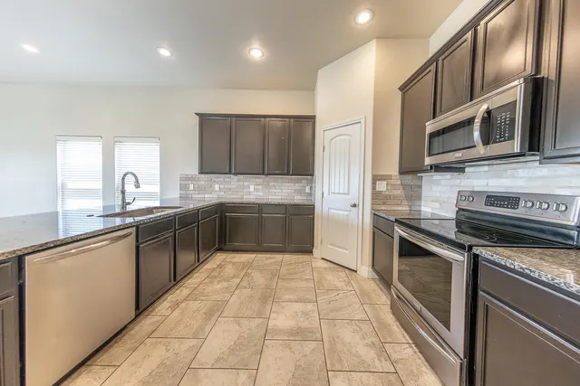 Photo 3 — 7031 37th Street, Lubbock, TX 79407