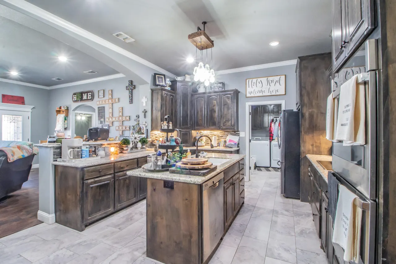 Photo 9 — 701 Avenue N, Abernathy, TX 79311