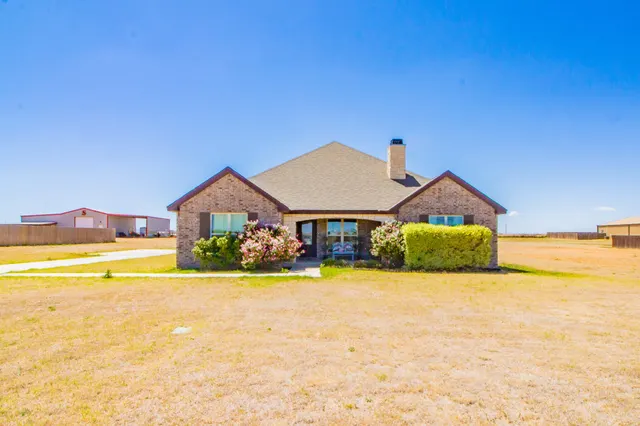 Photo 2 — 701 Avenue N, Abernathy, TX 79311
