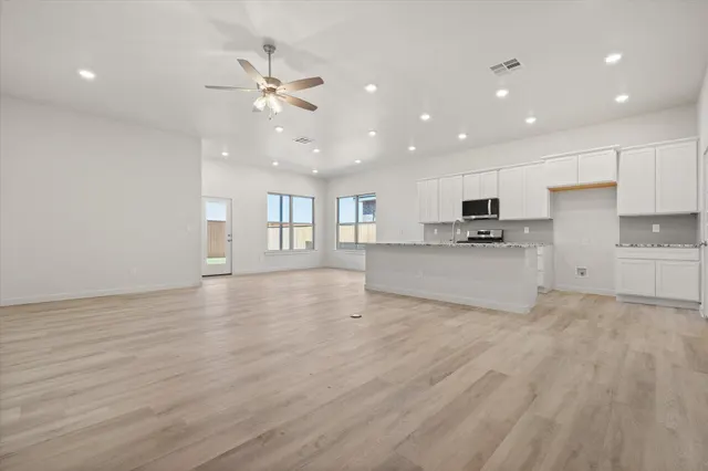 Photo 5 — 6928 53rd Street, Lubbock, TX 79407