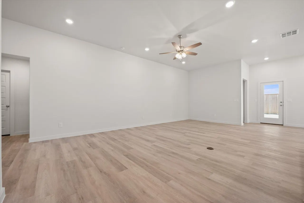 Photo 6 — 6928 53rd Street, Lubbock, TX 79407