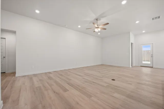 Photo 6 — 6928 53rd Street, Lubbock, TX 79407