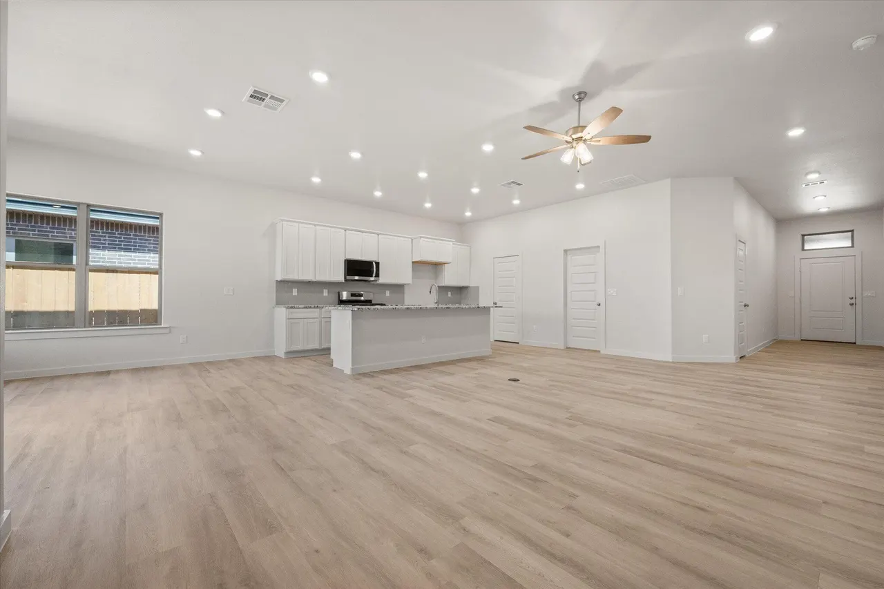 Photo 8 — 6928 53rd Street, Lubbock, TX 79407