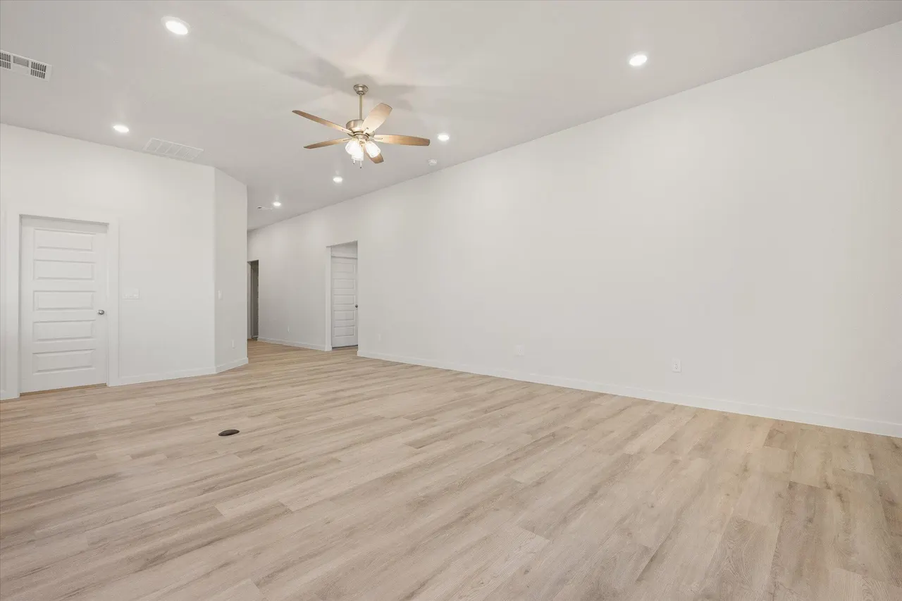 Photo 7 — 6928 53rd Street, Lubbock, TX 79407