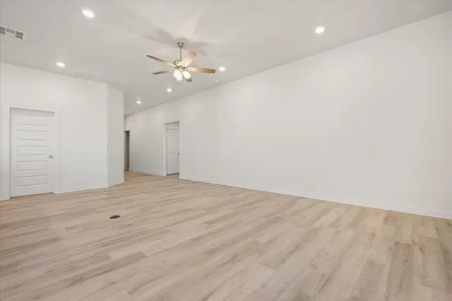 Photo 7 — 6928 53rd Street, Lubbock, TX 79407