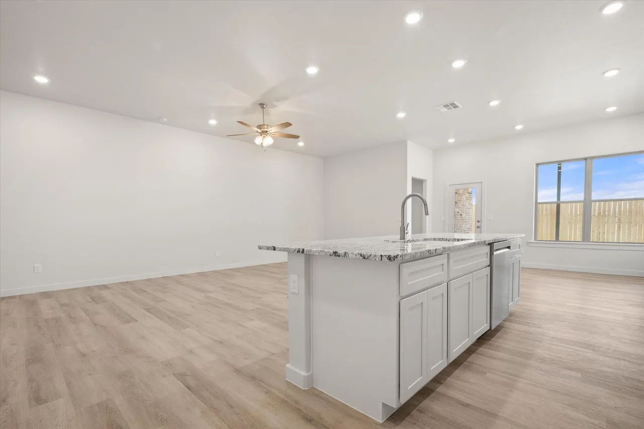 Photo 13 — 6928 53rd Street, Lubbock, TX 79407
