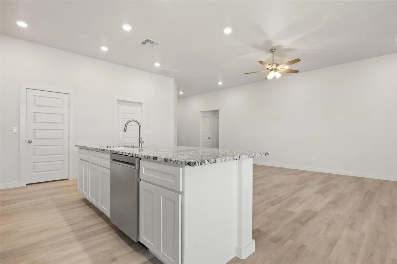 Photo 12 — 6928 53rd Street, Lubbock, TX 79407