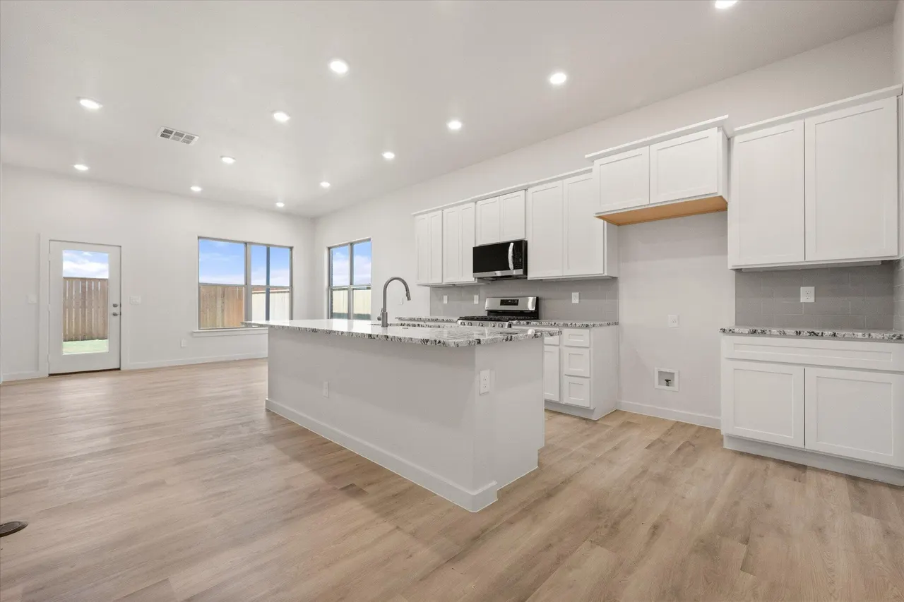 Photo 10 — 6928 53rd Street, Lubbock, TX 79407