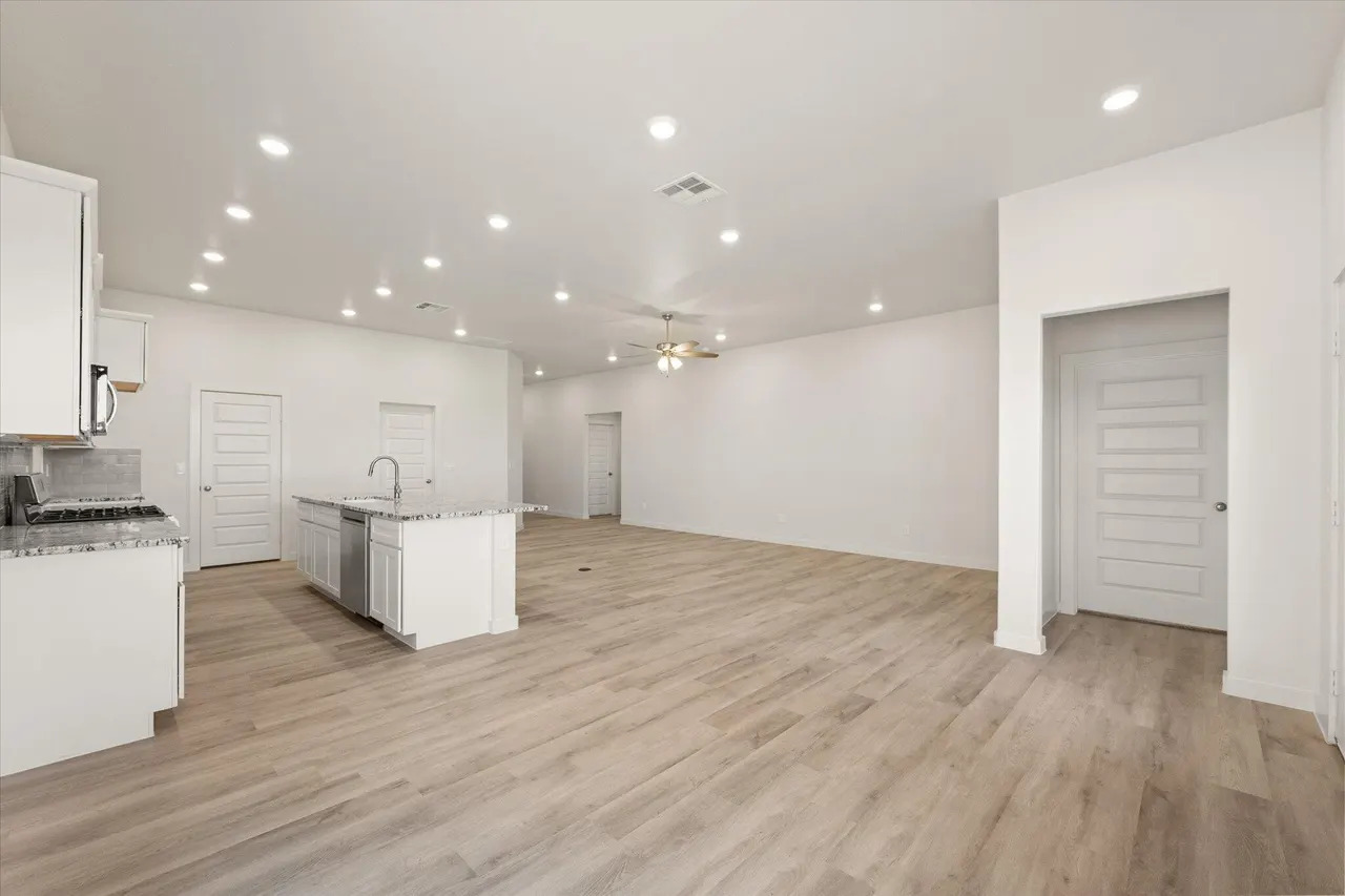 Photo 14 — 6928 53rd Street, Lubbock, TX 79407