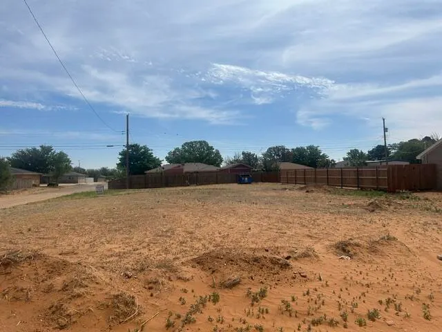 Photo 3 — 111 Avenue V, Levelland, TX 79336