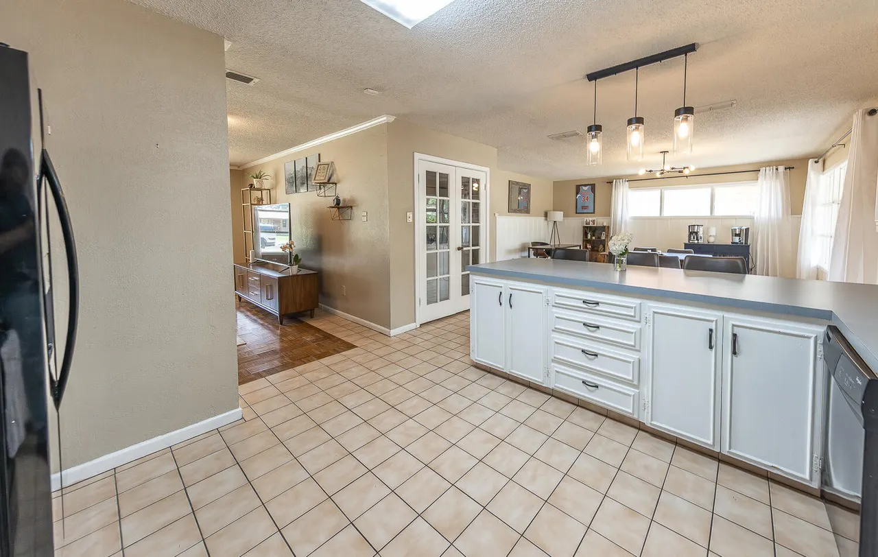 Photo 5 — 4006 49th Street, Lubbock, TX 79413