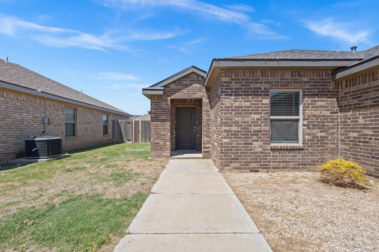 Photo 3 — 718 Hillshire Avenue, Wolfforth, TX 79382