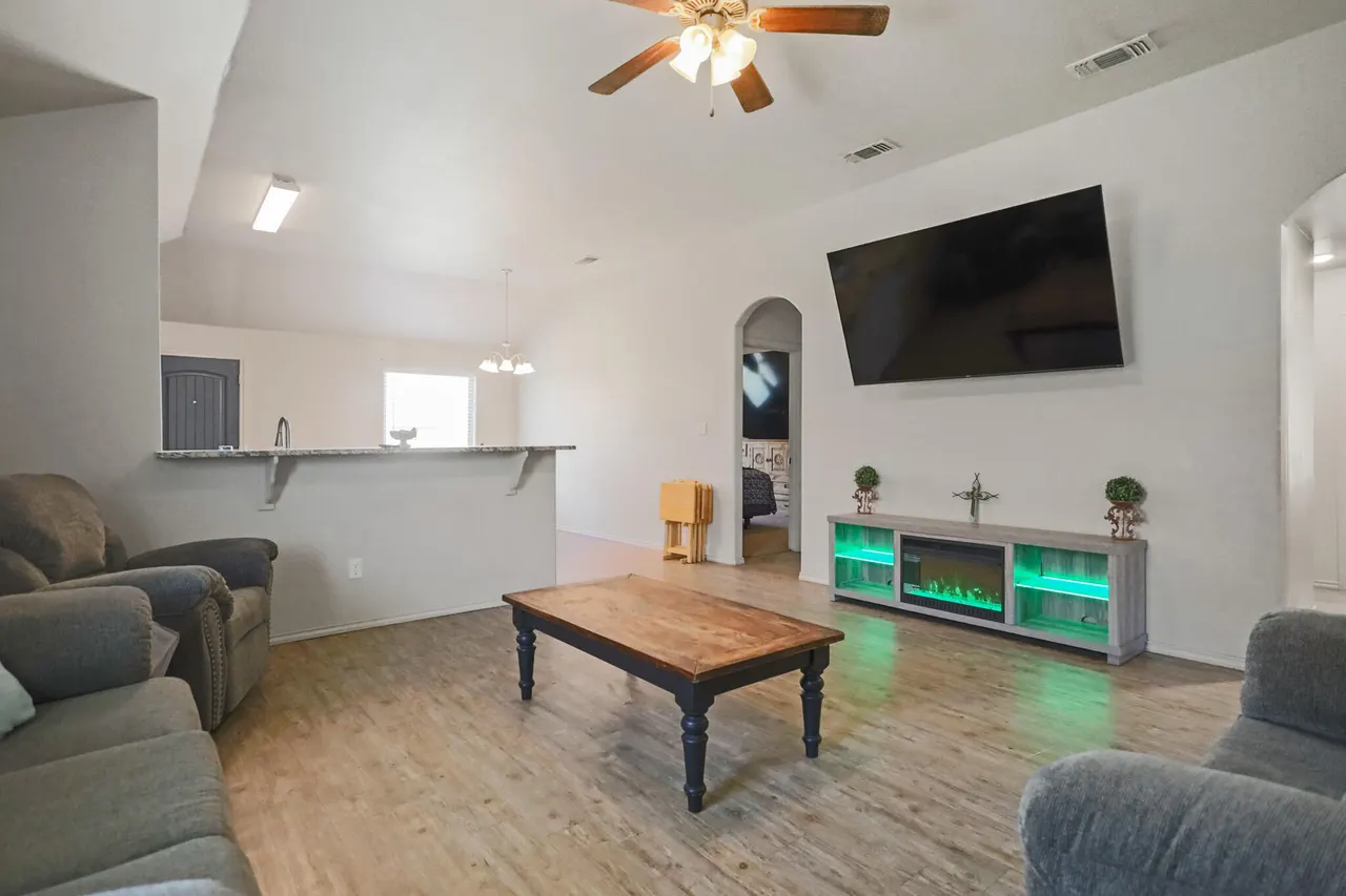 Photo 4 — 718 Hillshire Avenue, Wolfforth, TX 79382