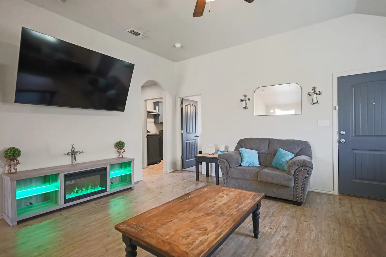 Photo 7 — 718 Hillshire Avenue, Wolfforth, TX 79382