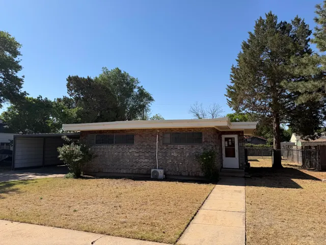 Photo 2 — 117 SW 9th, Plainview, TX 79072