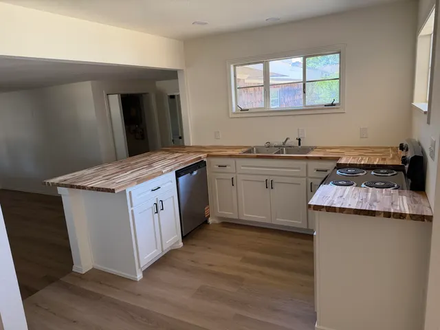 Photo 4 — 117 SW 9th, Plainview, TX 79072