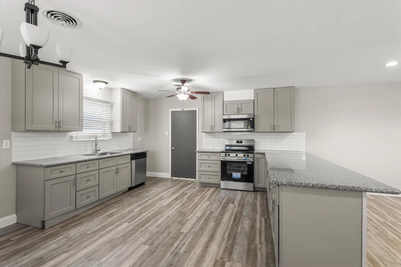 Photo 8 — 3809 49th Street, Lubbock, TX 79413