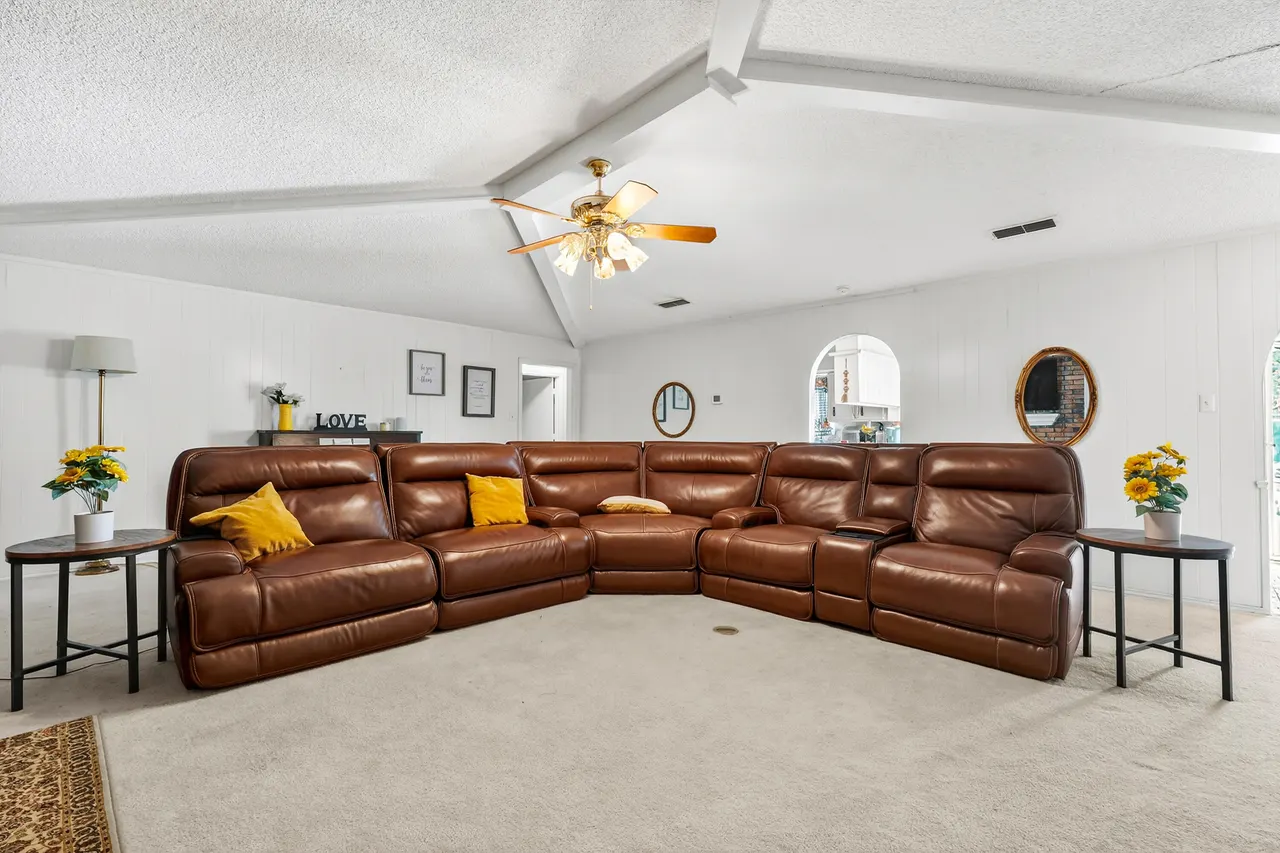 Photo 5 — 105 S Terry Drive, Slaton, TX 79364