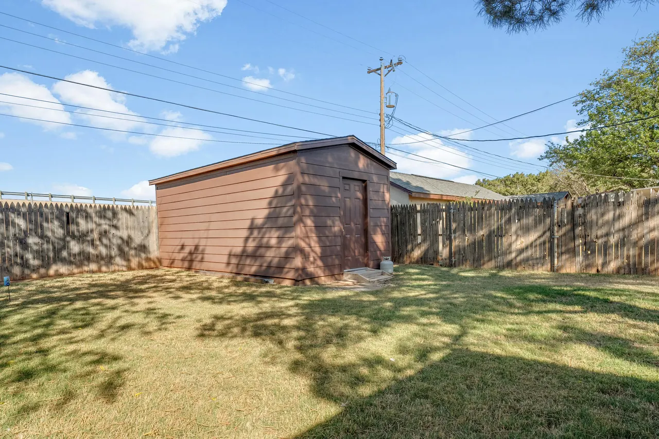 Photo 22 — 105 S Terry Drive, Slaton, TX 79364