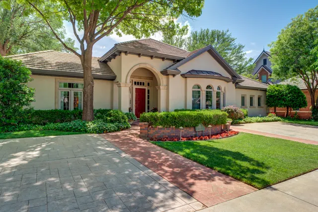 Photo 2 — 4809 19th Street UNIT 9, Lubbock, TX 79407