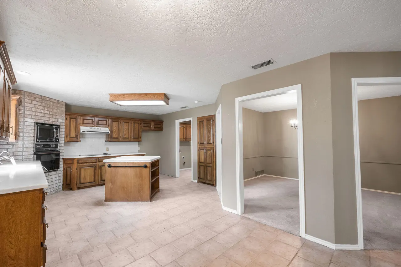 Photo 21 — 2220 Rice Drive, Levelland, TX 79336