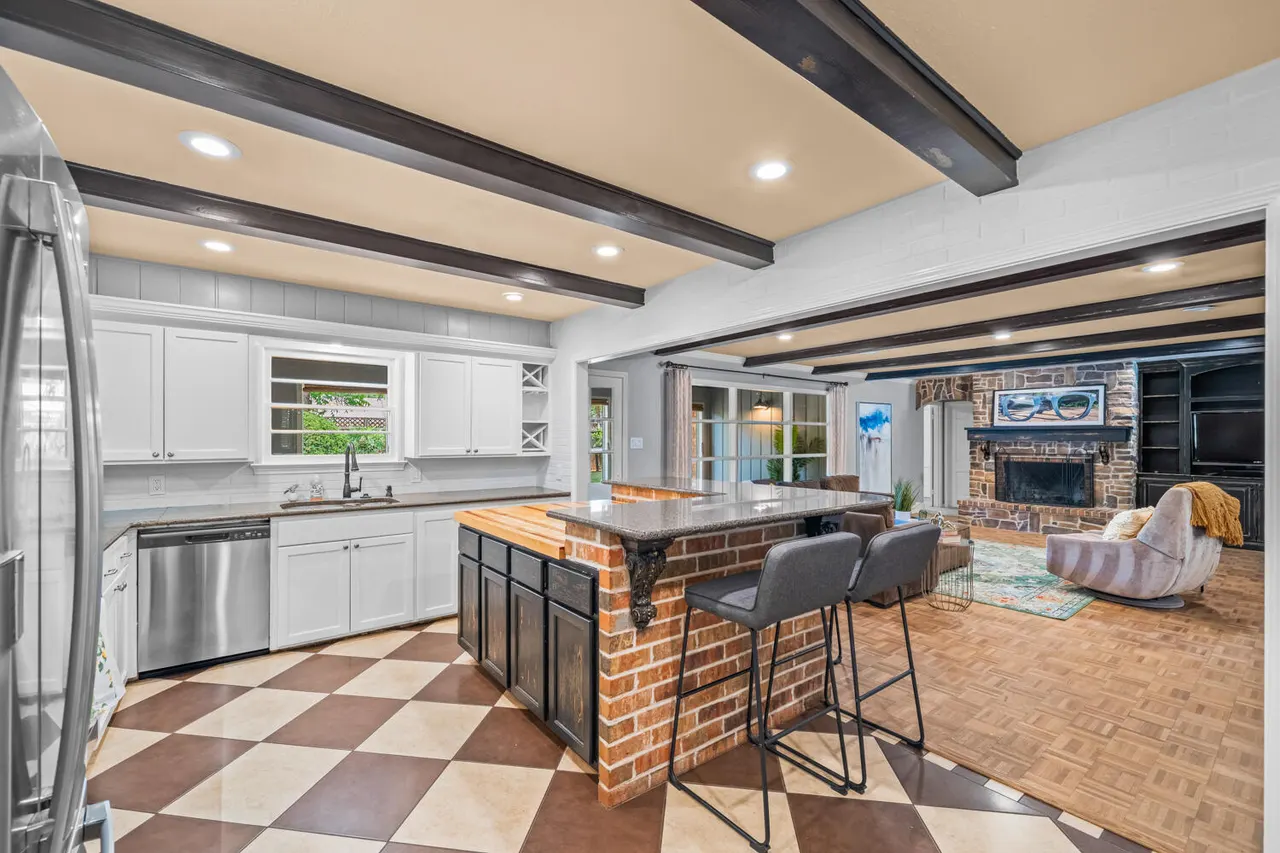 Photo 11 — 3206 56th Street, Lubbock, TX 79413