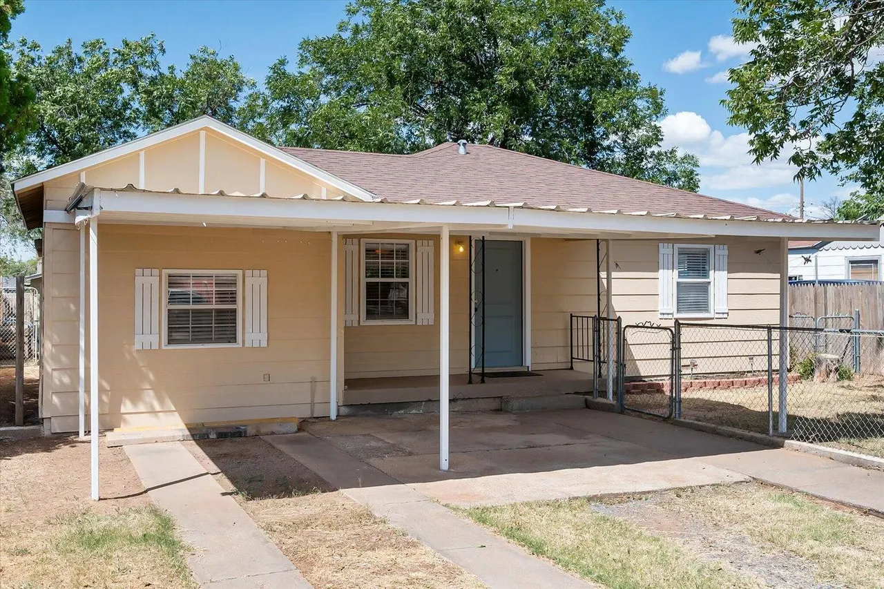 Photo 4 — 2012 62nd Street, Lubbock, TX 79412
