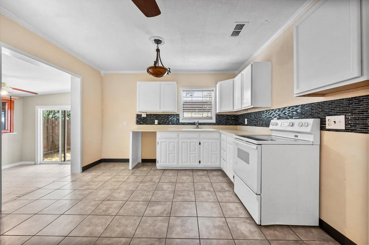 Photo 10 — 2012 62nd Street, Lubbock, TX 79412