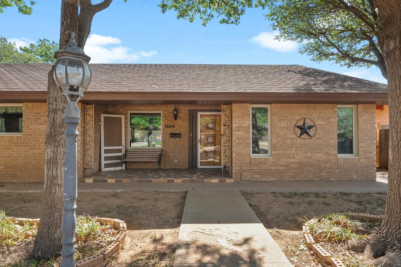 Photo 2 — 1604 Avenue H, Abernathy, TX 79311