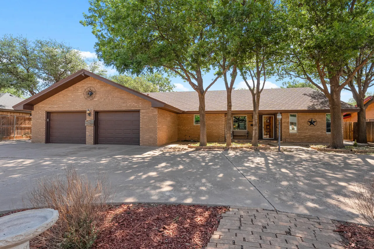 Front exterior — 1604 Avenue H, Abernathy, TX 79311