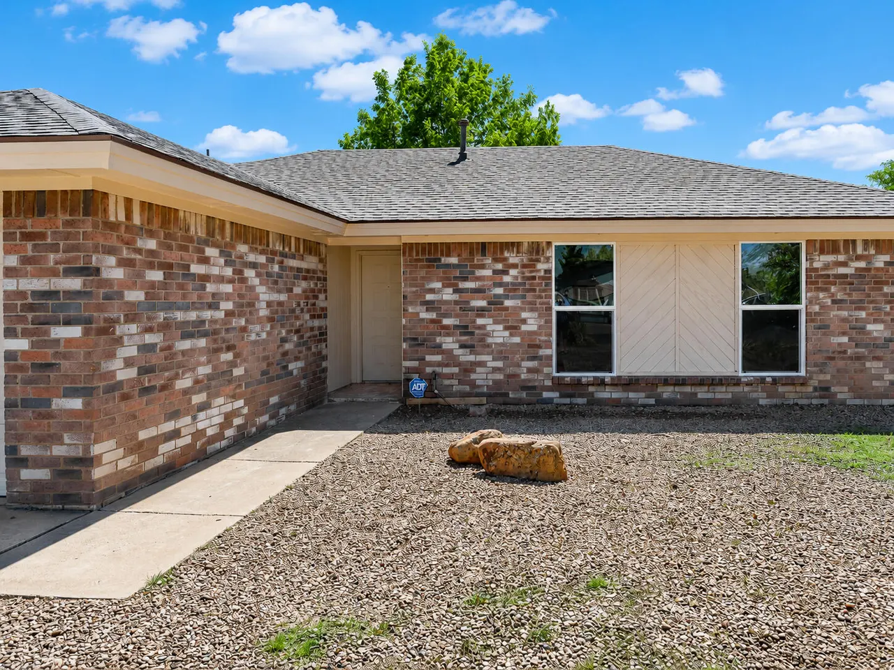 Photo 3 — 5729 Duke Street, Lubbock, TX 79416