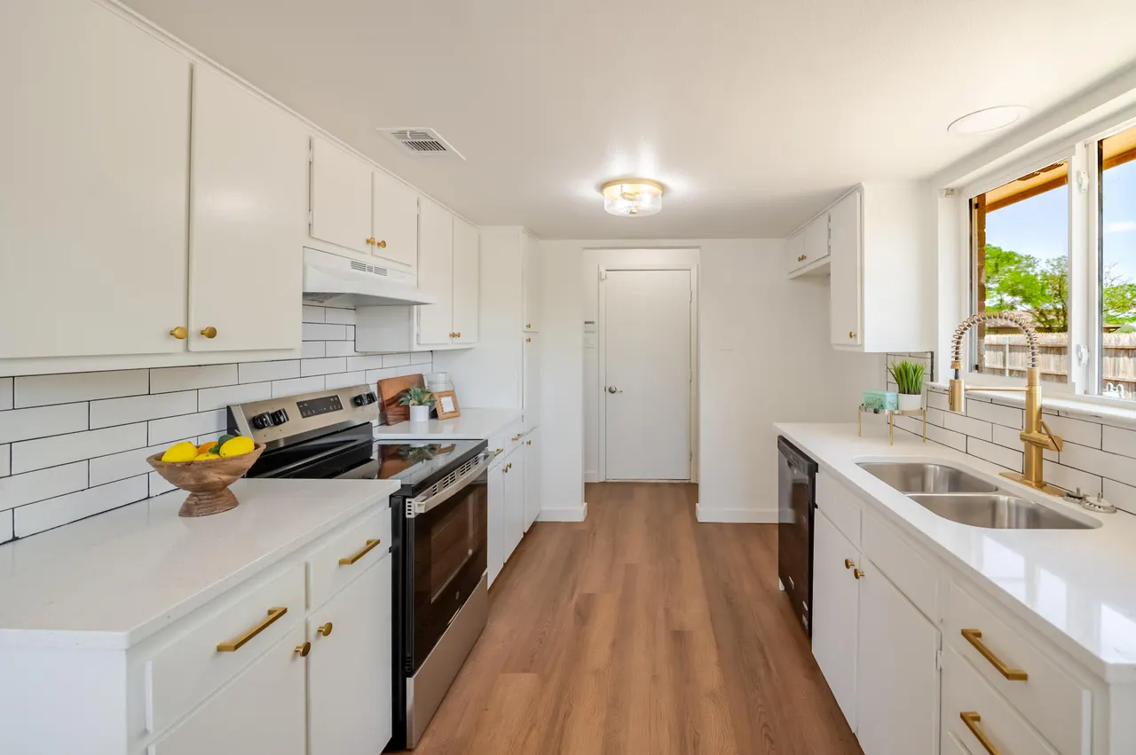Photo 13 — 5729 Duke Street, Lubbock, TX 79416