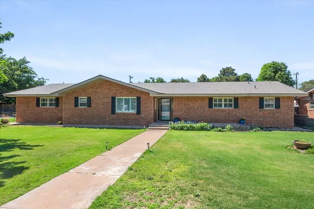 Photo 3 — 2501 N 2nd Street, Tahoka, TX 79373