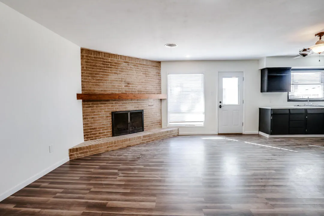 Photo 4 — 2123 66th Street, Lubbock, TX 79412