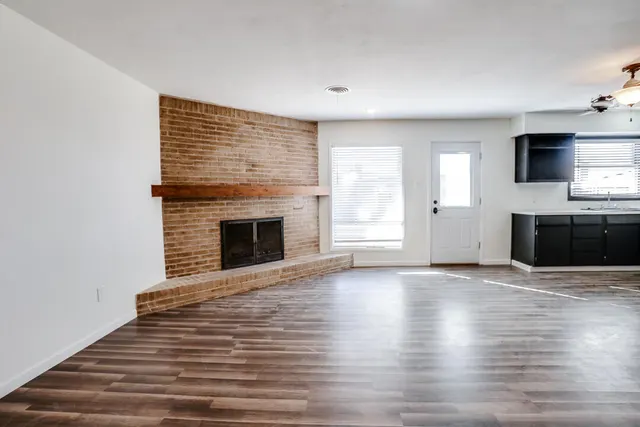 Photo 4 — 2123 66th Street, Lubbock, TX 79412