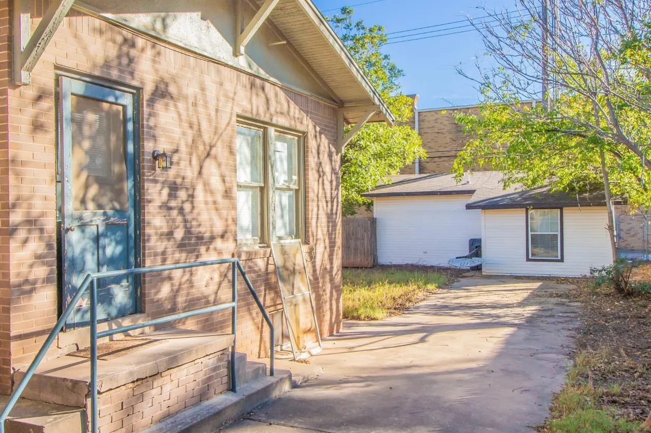 Photo 2 — 2017 17th Street, Lubbock, TX 79401