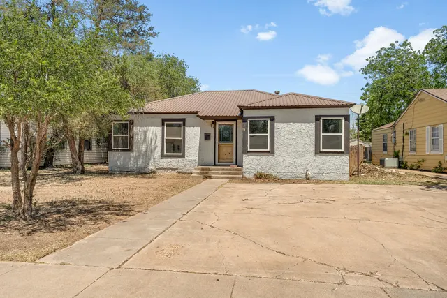 Photo 2 — 2426 31st Street, Lubbock, TX 79411