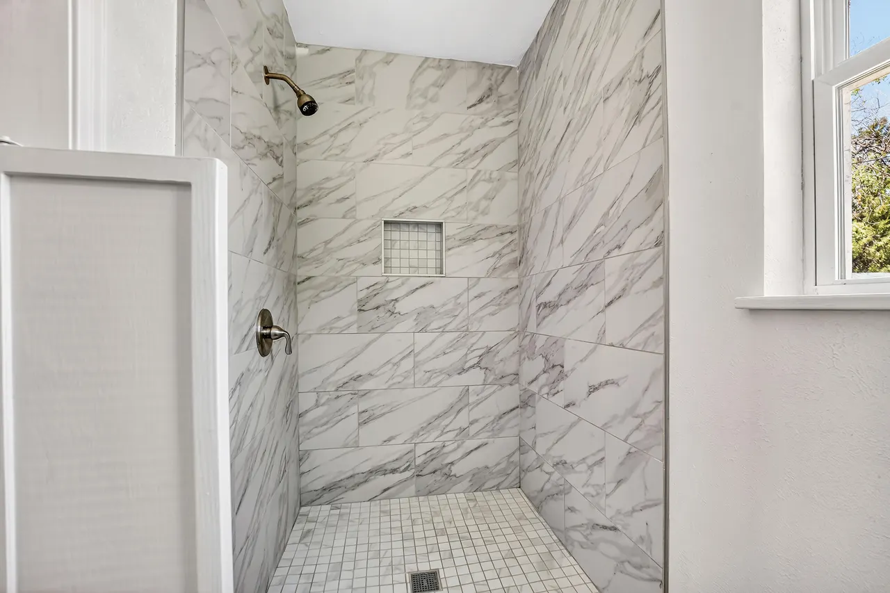 Photo 9 — 2426 31st Street, Lubbock, TX 79411