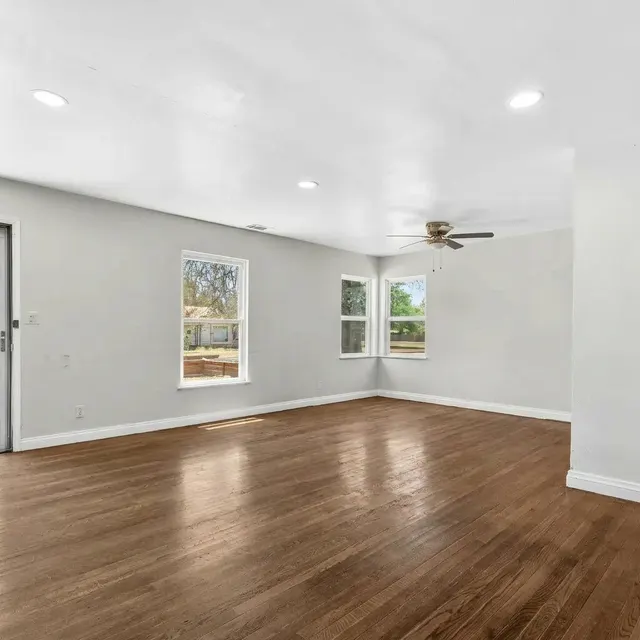 Photo 6 — 2426 31st Street, Lubbock, TX 79411