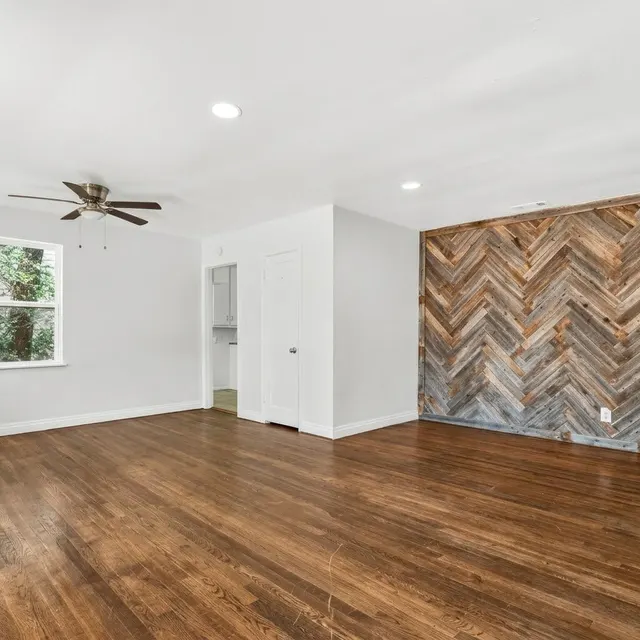 Photo 5 — 2426 31st Street, Lubbock, TX 79411