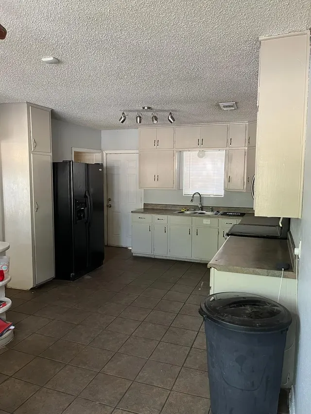Photo 8 — 2702 31st Street, Lubbock, TX 79410