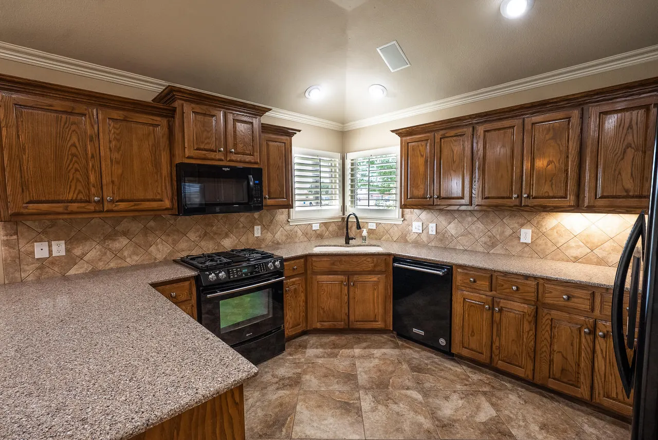 Photo 3 — 5826 101st Street, Lubbock, TX 79424