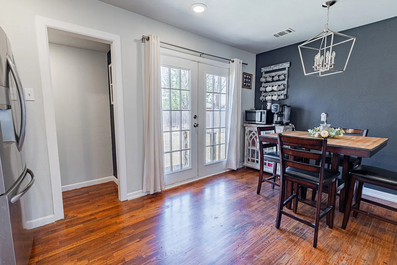 Photo 5 — 2108 39th Street, Lubbock, TX 79412