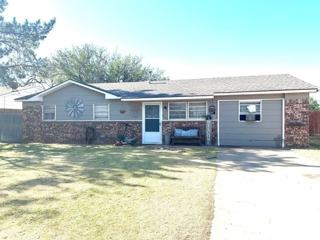 Front exterior — 311 W 13th Street, Hale Center, TX 79041