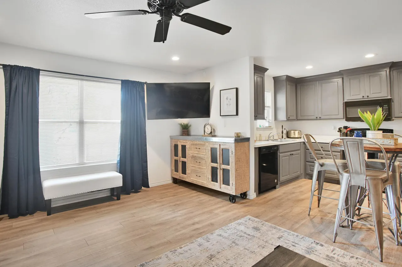 Photo 11 — 1920 16th Street, Lubbock, TX 79401