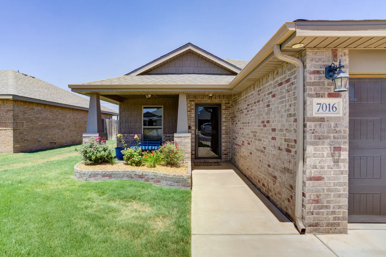 Photo 5 — 7016 34th Place, Lubbock, TX 79407